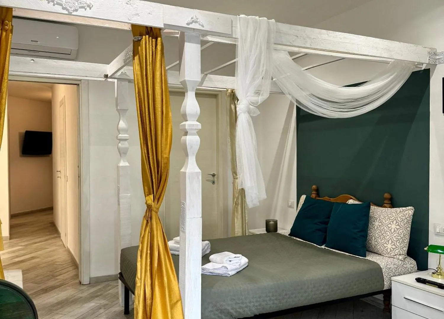 Four Bedroom Apartment In The Centre Of The City ミラノ 0*,  イタリア